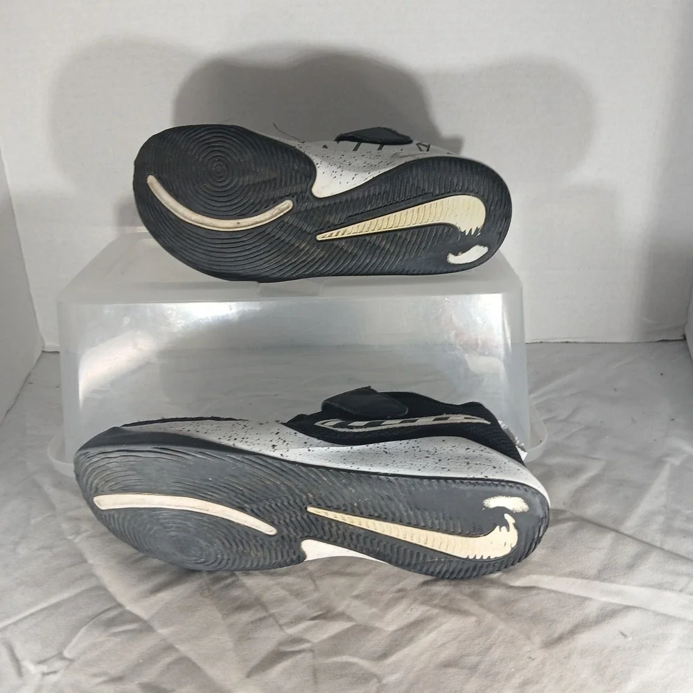 Nike Team Hustle Quick 2 Kids Basketball Shoes Black White‎ BV1135-001 Size 3Y